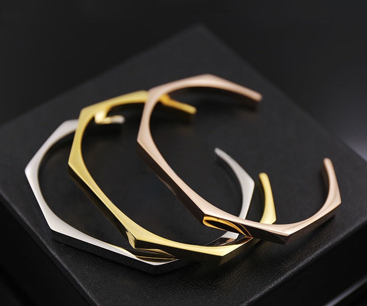 Hexagon Armreif Mit Individueller Gravur/Gold Rosé Silber Schwarz Edelstahl Personalisierter Schmuck Valentinstag Hexagon Armreif Mit Individueller Gravur/Gold Rosé Silber Schwarz Edelstahl Personalisierter Schmuck Valentinstag von deineKoordinaten