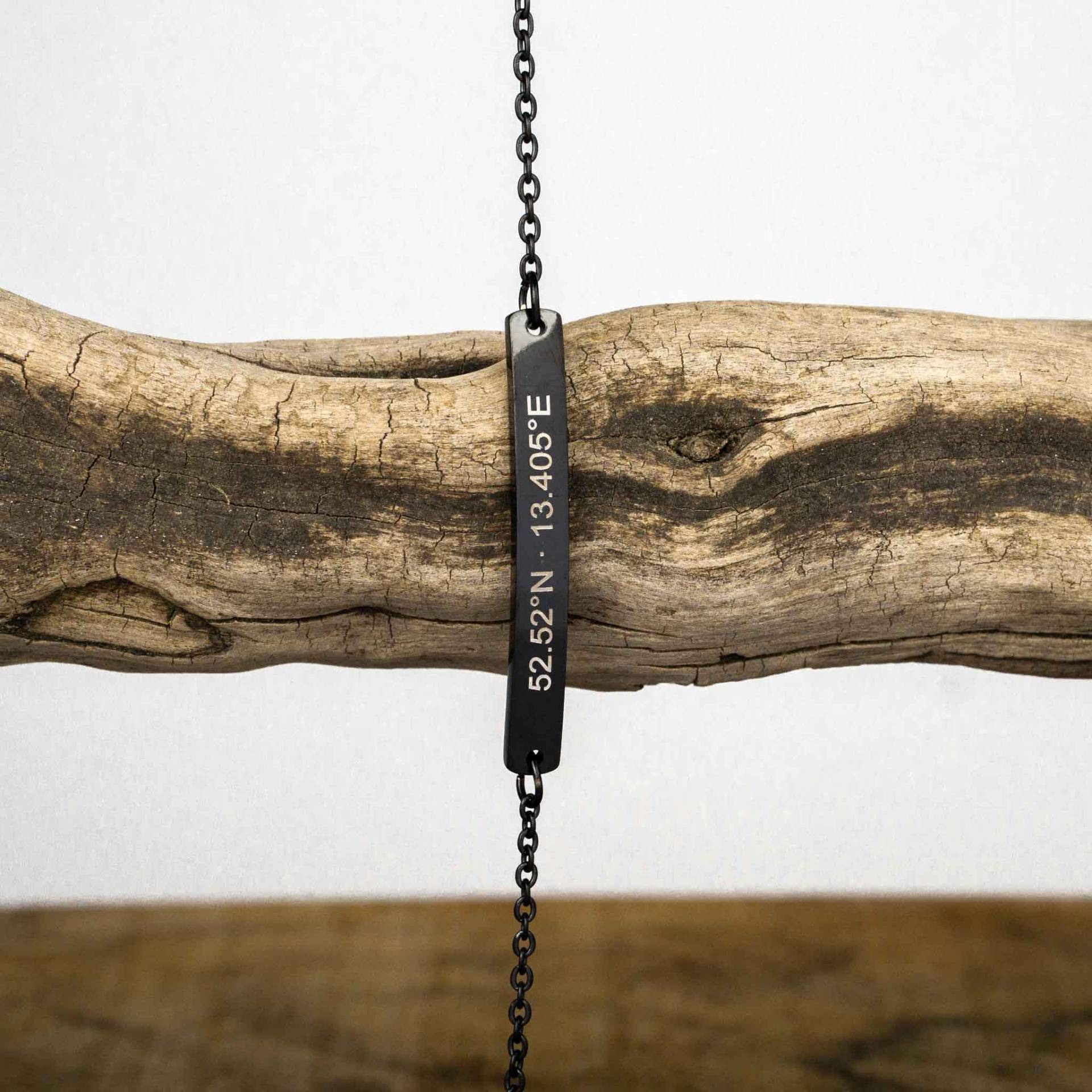 Koordinaten Armband Schwarz/Mit Gravur Personalisierte Armkette Namenskettchen Rostfrei Einzigartiges Geschenk /Valentinstag Koordinaten Armband Schwarz/Mit Gravur Personalisierte Armkette Namenskettchen Rostfrei Einzigartiges Geschenk /Valentinstag von deineKoordinaten