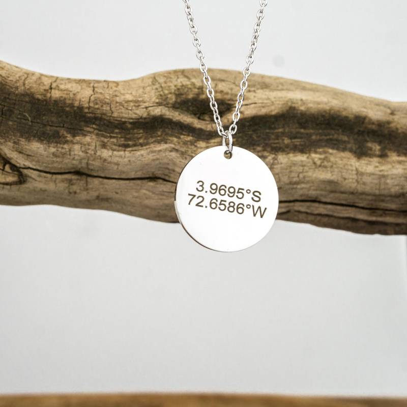Koordinaten Münz-Kette/ Silber/Personalisierter Schmuck Individuelle Gravur Elegante Scheibenkette Koordinatengravur Valentinstag von deineKoordinaten