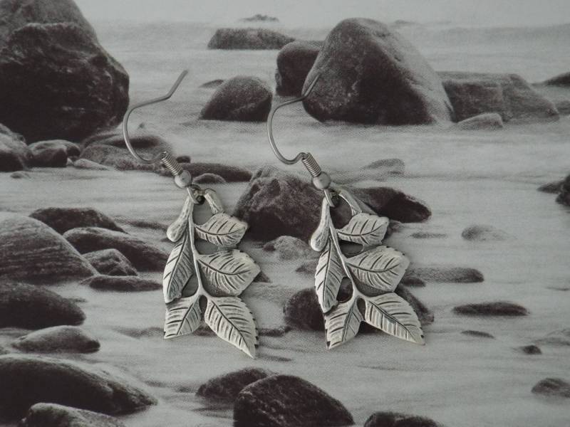 Ohrringe Besteckschmuck Aus Den Griffenden Einer Versilberten Kuchengabel. Muster Hildesheimer Rose von dekoundschoenes