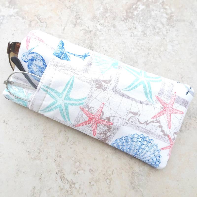 Coastal Fabric Doppel Brillenetui Brillen & Reader Organizer von delaMarCollection