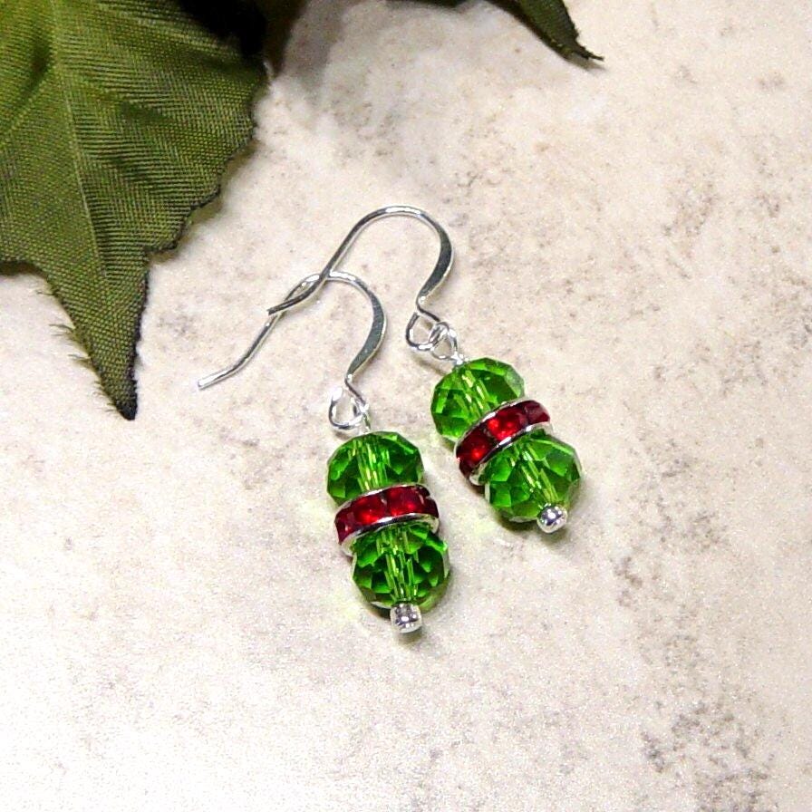 Grüne Und Rote Perlen Weihnachtsohrringe, Urlaub Schmuck von delaMarCollection