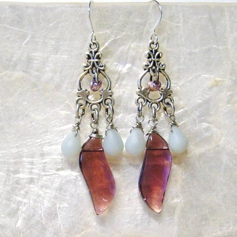 Filigrane Chandelier Ohrringe - Lila & Blaue Glasperlen, Boho Ohrhänger von delaMarCollection