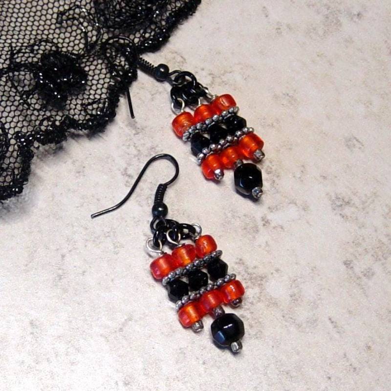 Orange Und Schwarze Kristallglas Perlen Ohrringe, Halloween Orange Und Schwarze Kristallglas Perlen Ohrringe, Halloween von delaMarCollection