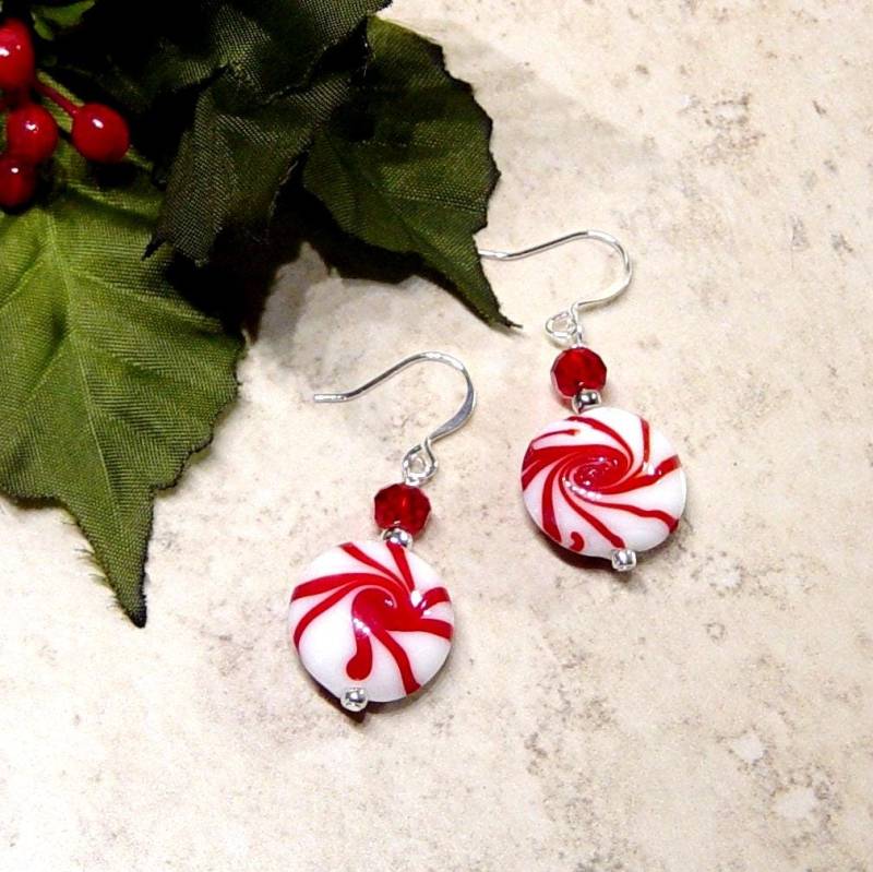 Rot Und Weiß Pfefferminz Süßigkeit Perle Ohrringe, Weihnachten Schmuck von delaMarCollection