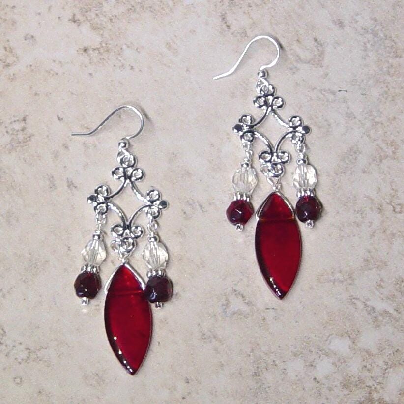 Rote Perle Silber Kronleuchter Ohrringe, Glasperle Weihnachtsohrringe, Geschenk Für Sie von delaMarCollection