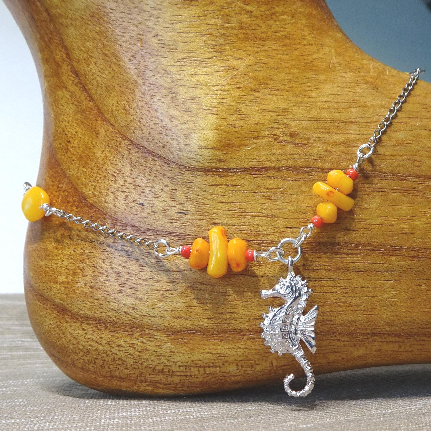 Seepferdchen Silber Charm Ankle Armband, Perlen Kette Fußkettchen, Korallen Perle Orange Körperschmuck, Strand Schmuck von delaMarCollection