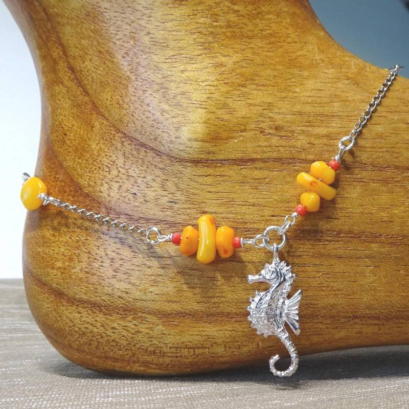 Seepferdchen Silber Charm Ankle Armband, Perlen Kette Fußkettchen, Korallen Perle Orange Körperschmuck, Strand Schmuck von delaMarCollection