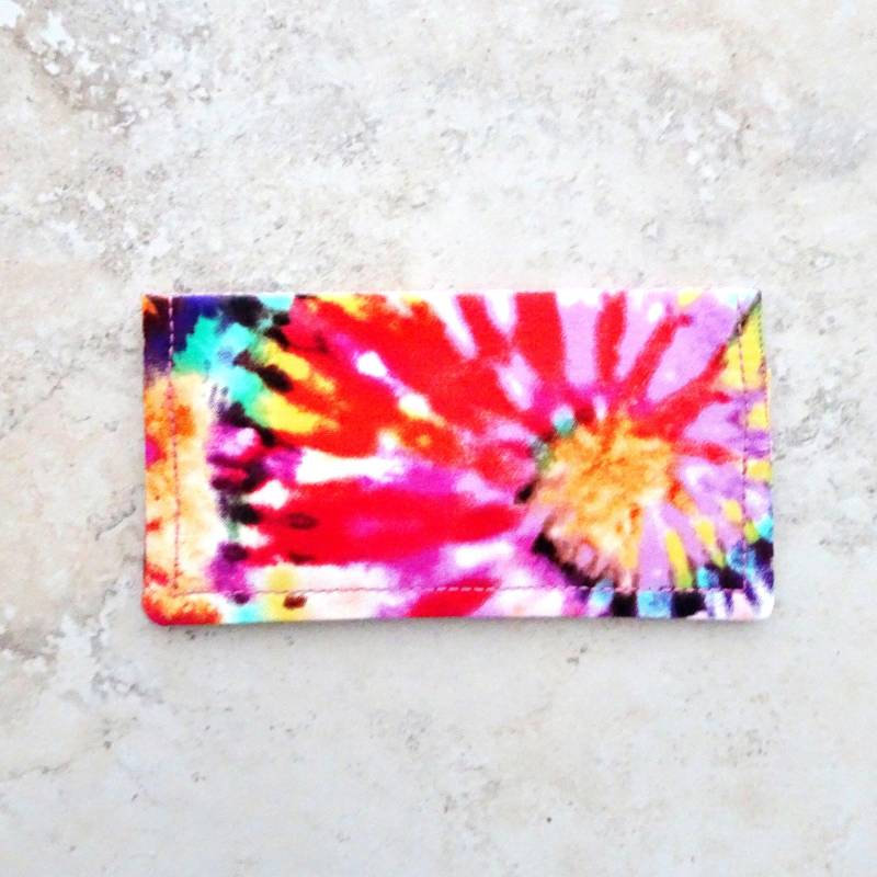 Tie Dye Checkheft Cover Retro Hippie Stoff Geldbörse von delaMarCollection