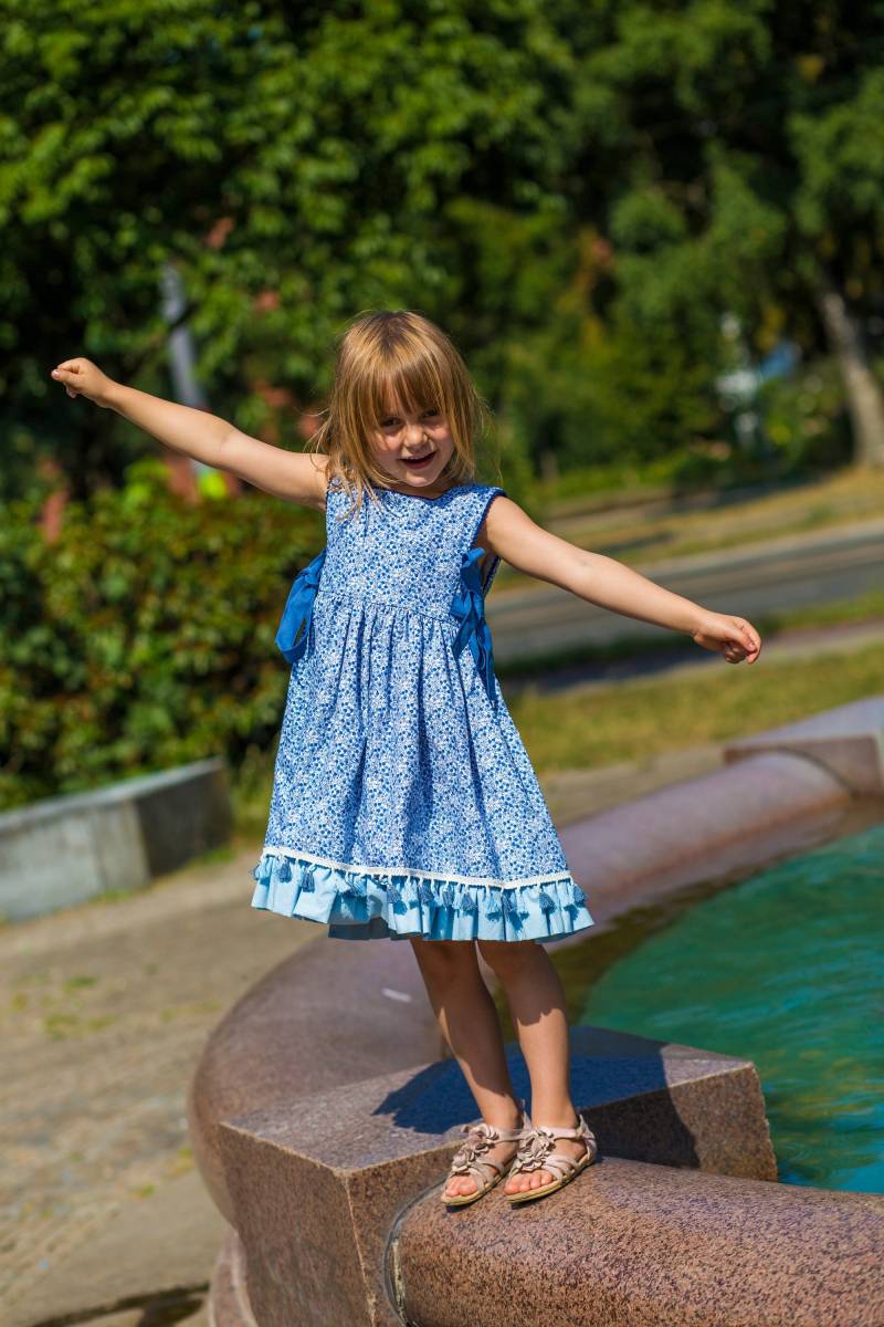 Blaues Sommerkleid in Größe 104 Blaues Sommerkleid in Größe 104 von delabeesew