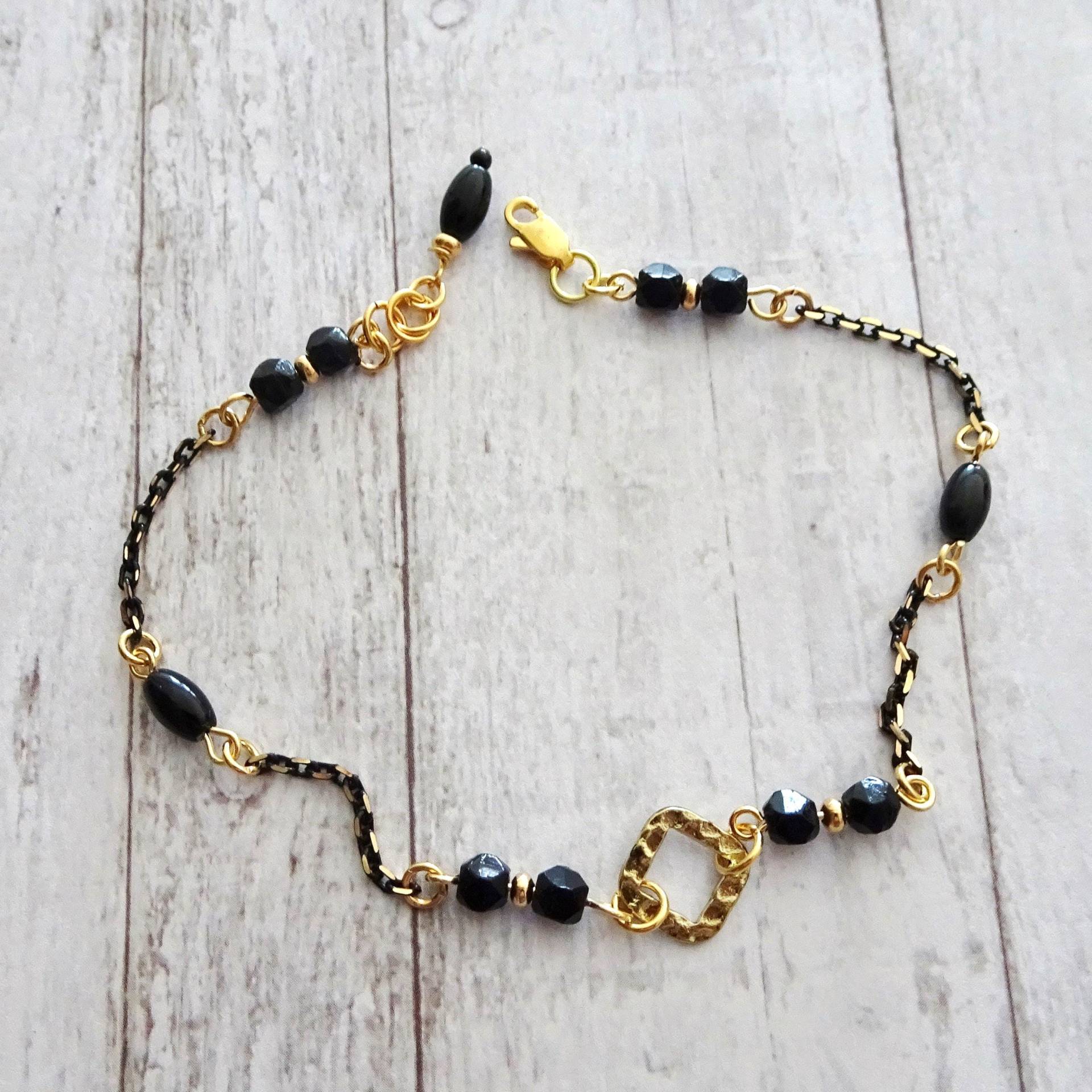 Schwarze Perlen-Fußkettchen Gold-Ketten-Fußkettchen, Einstellbare Passform Schwarze Perlen-Fußkettchen Gold-Ketten-Fußkettchen, Einstellbare Passform von delamarjewelry