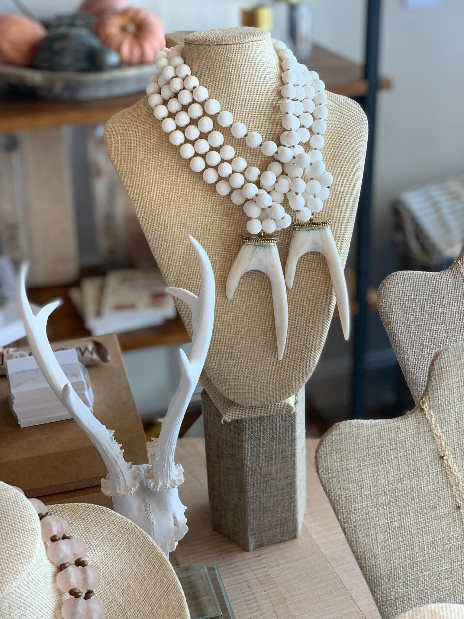 Geknotet Weiß-Türkis Mit Weißem Flach-Ochsen-Knochenhorn von delamoradesigns