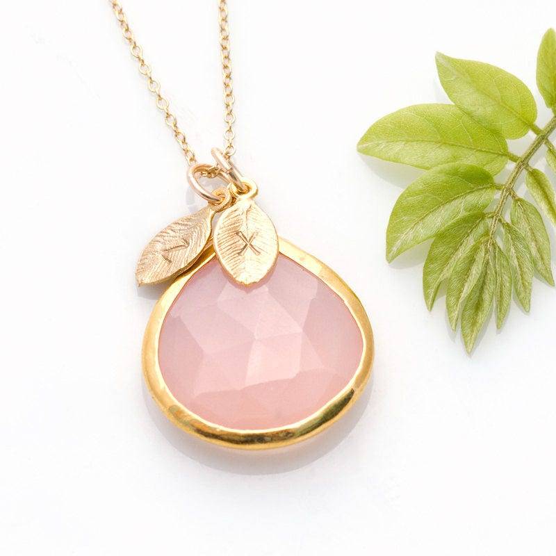 Einzigartiges Geburtstagsgeschenk Für Sie, Rosa Stein Halskette Mit Personalisierten Handgestempelten Initialen Auf 14K Goldkette, Perfektes von delezhen