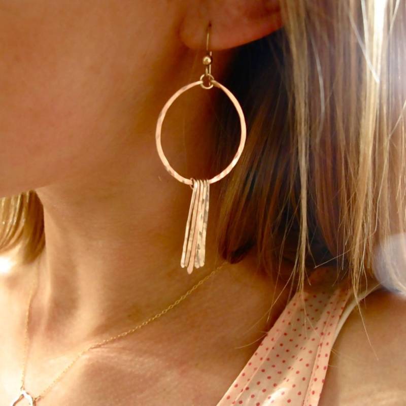 Fransen Ohrringe/Rose Gold Gold, Oder Silber Gehämmerter Hoop Ohrring Zarte Einzigartige von delialangan
