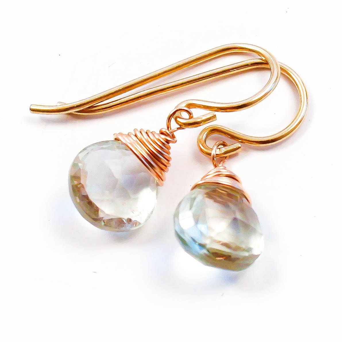 Grüne Amethyst Edelstein Tropfen - Kleine Hellgrüne Ohrringe Gewickelt Mit 14K Gold Filled, Rosegold Filled Oder Sterling Silber Draht von delialangan