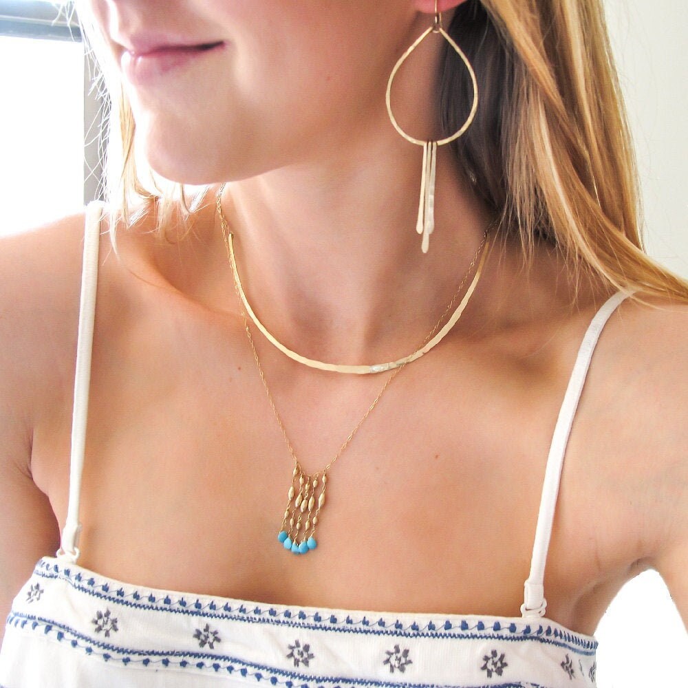 Teardrop Fransen Ohrringe - Gold Creolen Handgemachte 14K Filled Oder Sterling Silber Und Gehämmerte Tear Drop von delialangan