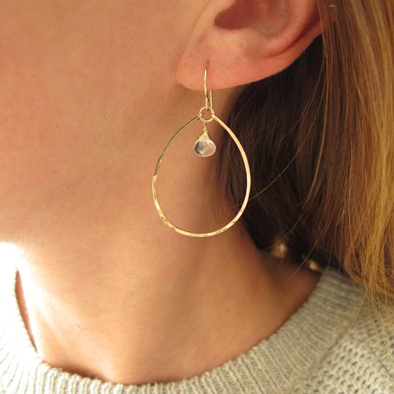 Zarte Topas Creolen - Weiße Ohrringe November Geburtsstein Schmuck Kleine Edelstein von delialangan