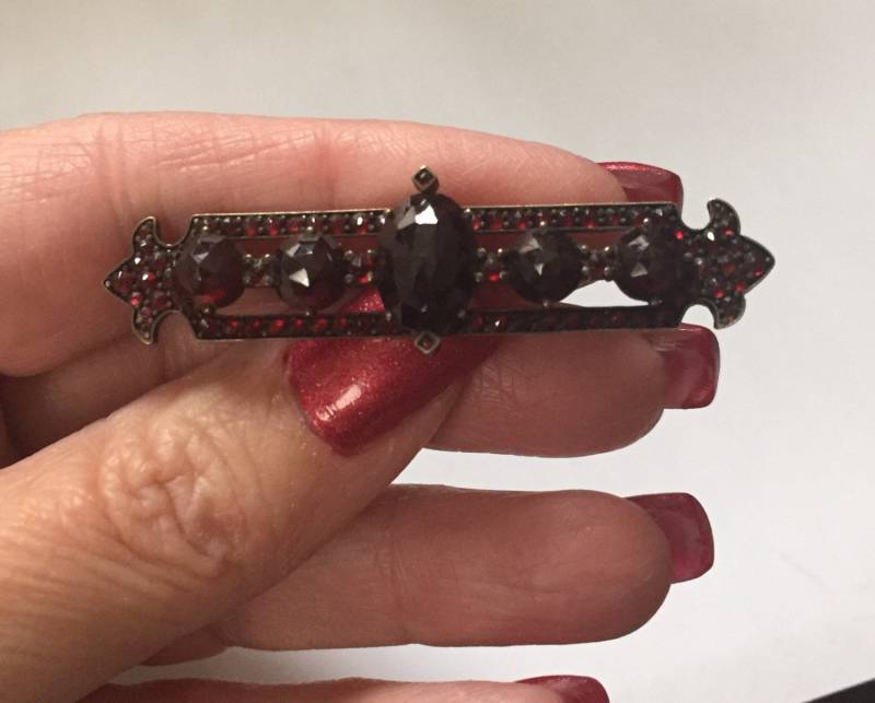 Antiker Boho Granat Pin Antiker Boho Granat Pin von delightsofmine
