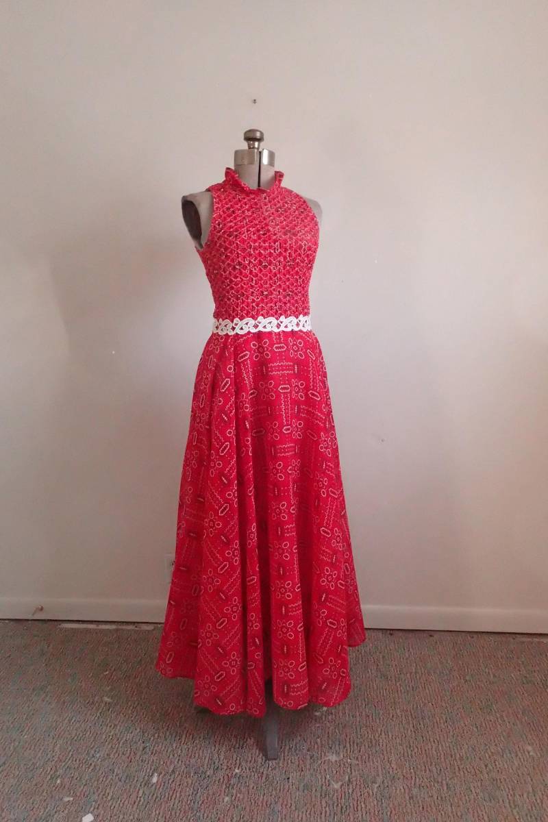 Vintage 1960S Maxikleid Aus Rotem Gingham Mit Gerafftem, Ärmellosem Oberteil Und Fließendem Rock - Mod Country Maxikleid-M von delilahsdeluxe