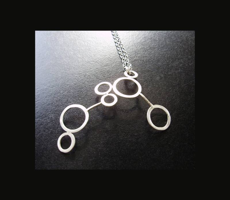 Molekül-Anhänger, Abstrakt, Chemie Halskette, Funky, Silber Moderne Schmuck von delisadesigns