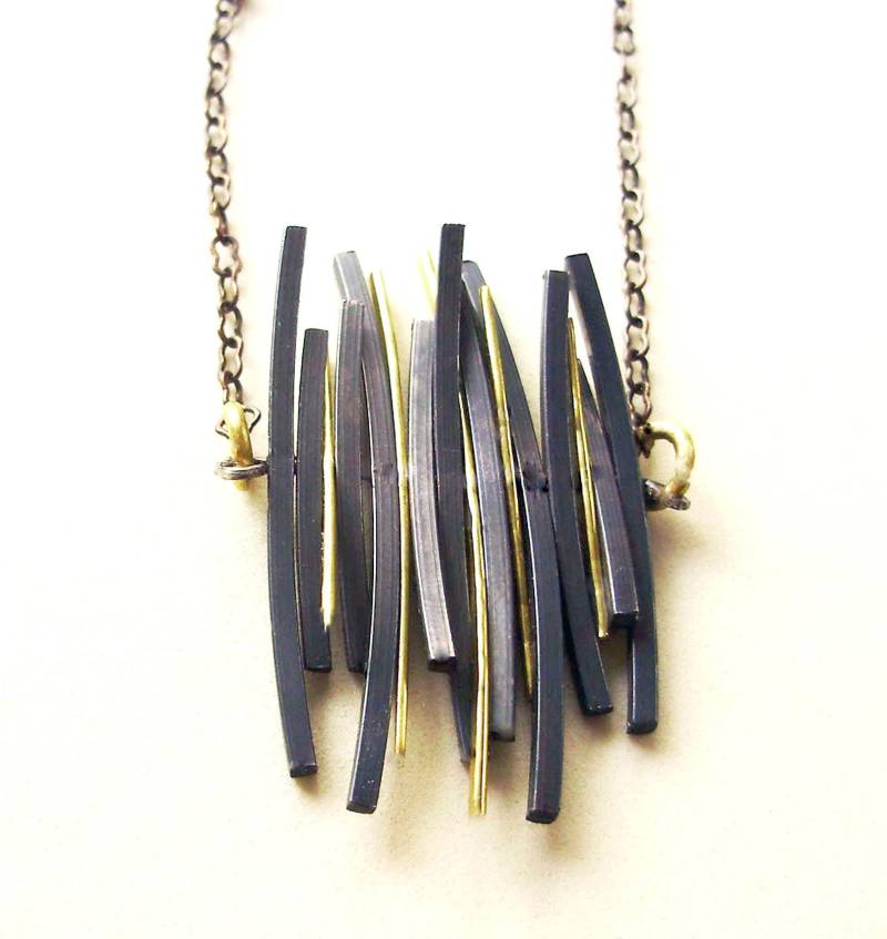 Schwarz Und Gold Fransen Halskette, Oxidierte Silber Messing Handgefertigt, Funky Halskette von delisadesigns