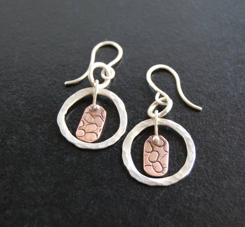 Silber Reifen Mit Strukturierten Kupfer Ohrringe, Einfache, Leichte Jeden Tag Schmuck, Moderne Handwerker Schmuck von delisadesigns