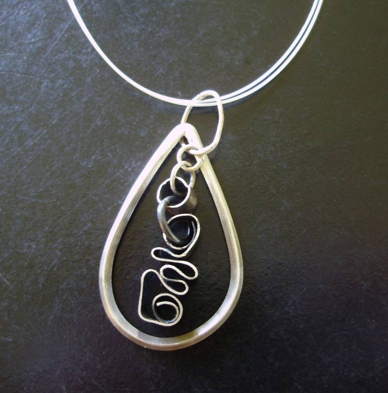 Silber Tropfen Anhänger Mit Sqiggle Baumwirrung von delisadesigns