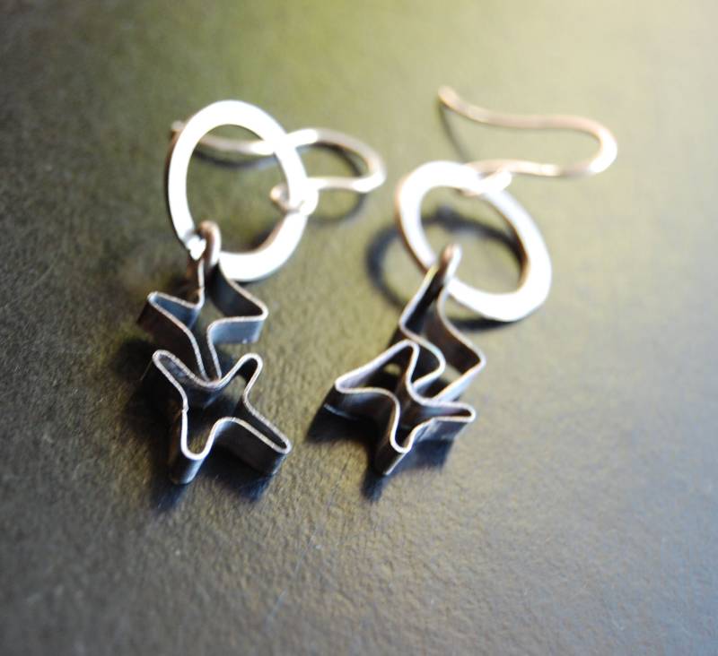 Sqiggles Auf Creolen Ohrringe, Modernist, Silber Reifen, Midcentry Modernes Design, Abstrakte Ohrringe von delisadesigns