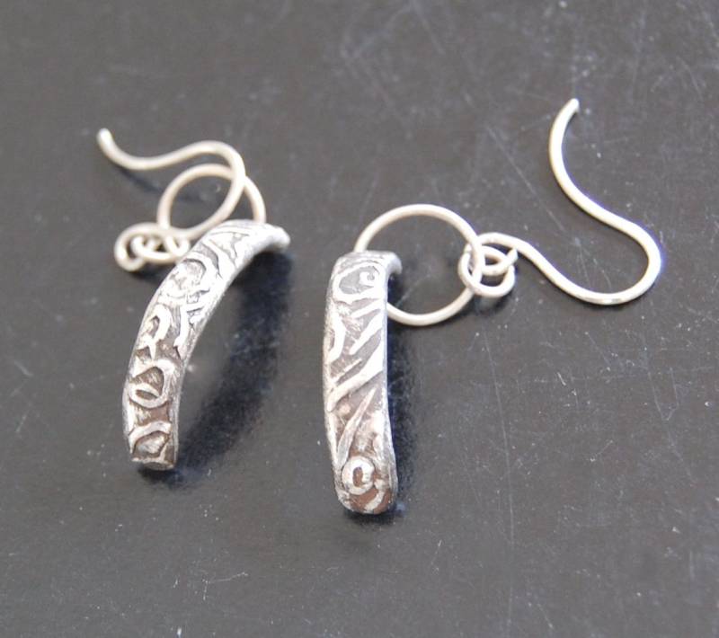 strukturierte Halbmond Ohrringe von delisadesigns