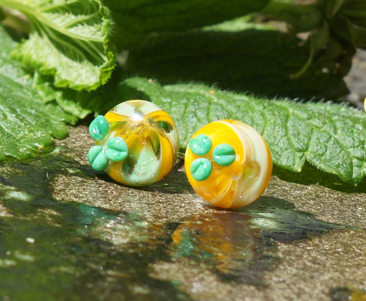 Gelbe Und Grüne Funkel Handgewickelte Glas Silber Ohr Ohrstecker Gelbe Und Grüne Funkel Handgewickelte Glas Silber Ohr Ohrstecker von dementedmagpie