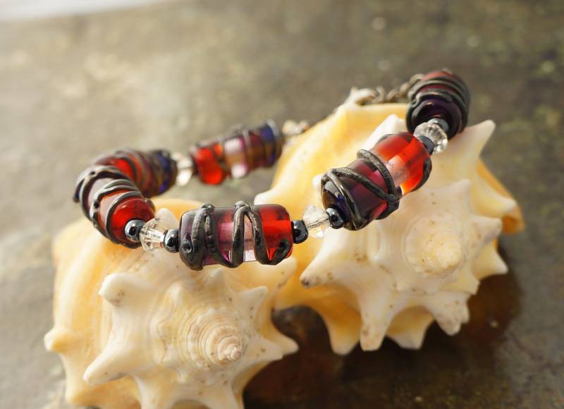 Rot Und Lila Handgefertigte Murano Glas Bead Armband von dementedmagpie