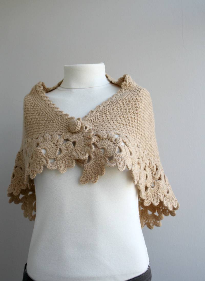 Handgestrickte Capelet Schal Beige Wollenmischung, Häkelspitze von denizgunes