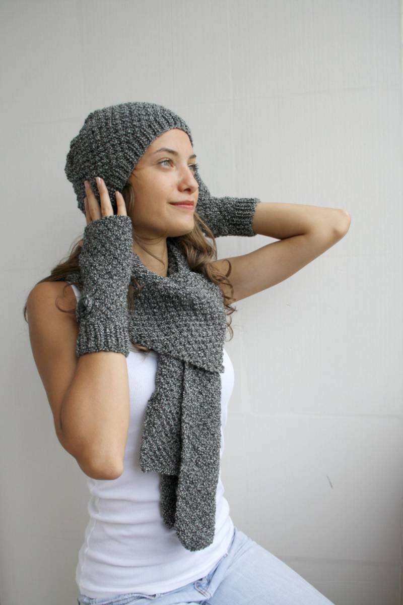 Handgestrickt Wolle Set Schwarz & Weiß Mütze, Schal, Armstulpen von denizgunes