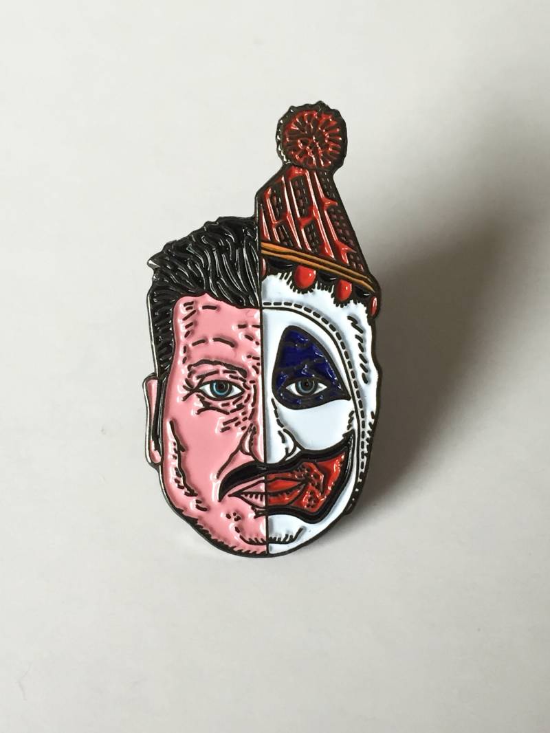 Halb Clown, Mann Emaille Pin Halb Clown, Mann Emaille Pin von depressiveghoul
