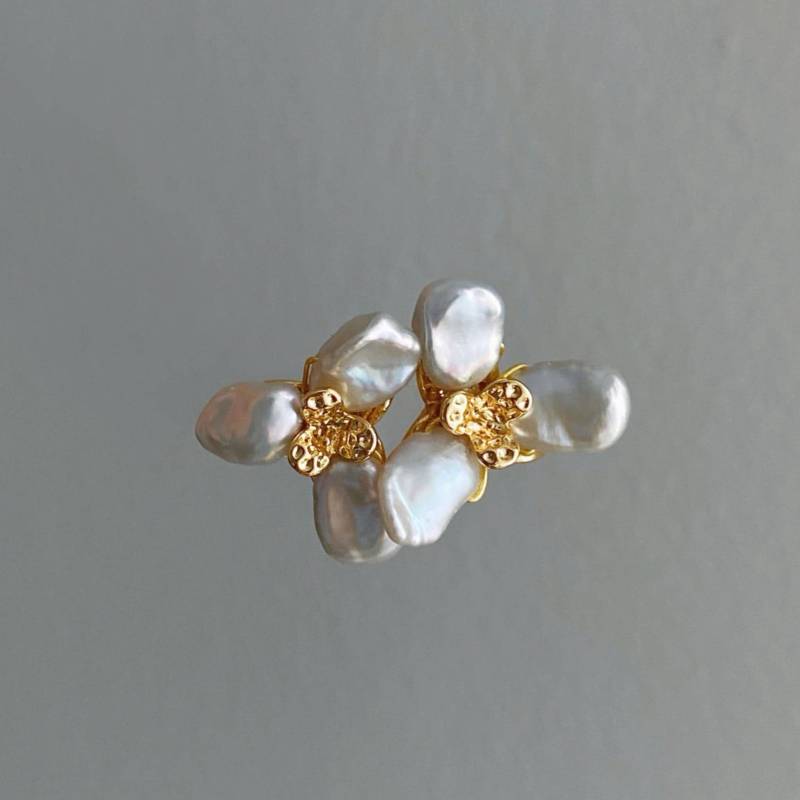 Fiorella Barock Perle Floral Ohrringe ｜ Handgemachte Irisierende Blütenblatt Blumen Ohrstecker Fairycore Braut Hochzeit Perlenschmuck Geschenk von derMomento