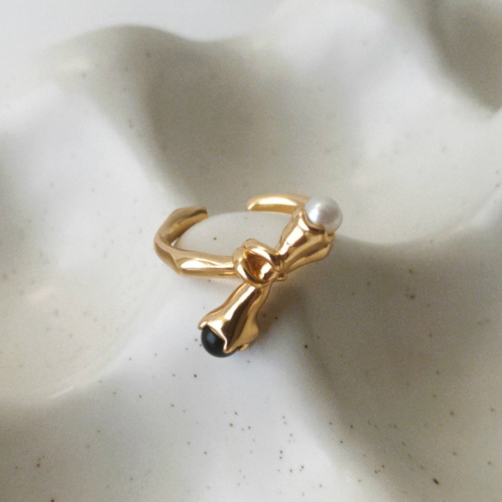 Schwarzer Onyx & Süßwasserperle Offener Ring | Verstellbar Naturstein Perle Gold Eleganter Braut Hochzeitsschmuck Edelstein Geschenk Für Sie Schwarzer Onyx & Süßwasserperle Offener Ring | Verstellbar Naturstein Perle Gold Eleganter Braut Hochzeitsschmuck Edelstein Geschenk Für Sie von derMomento
