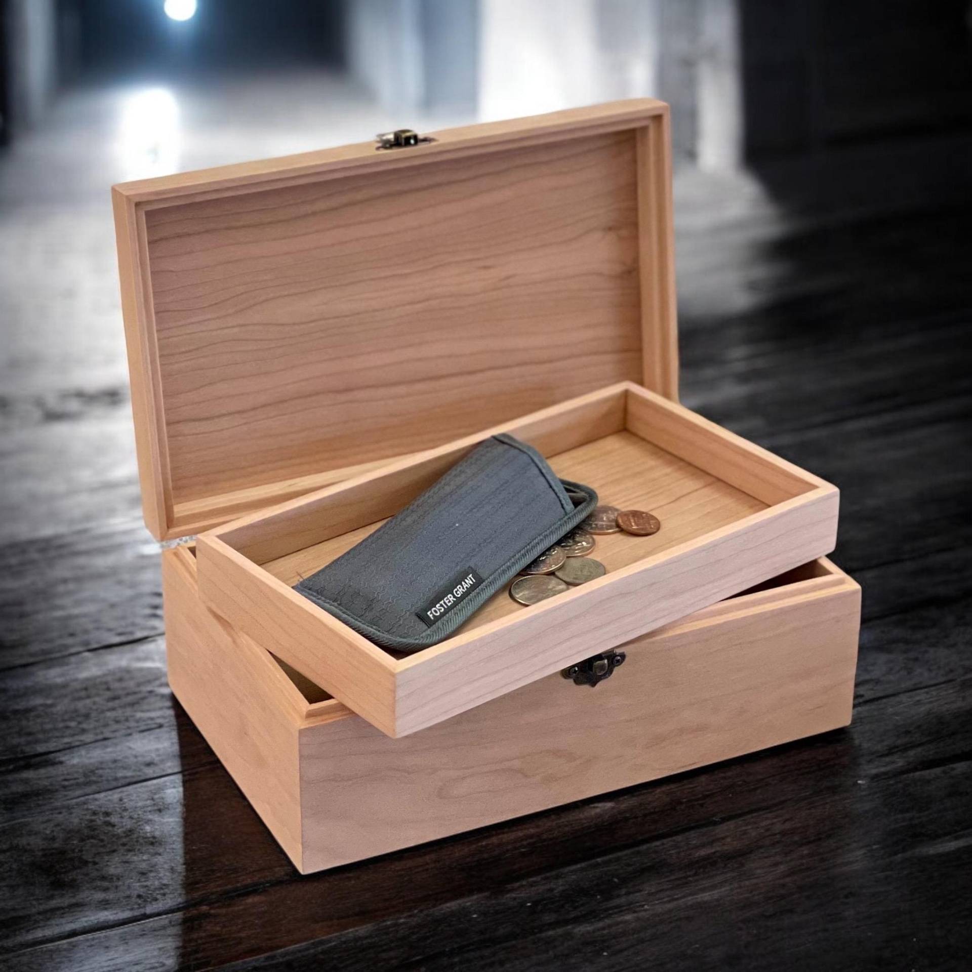 Handgefertigte Hölzerne Erinnerungsbox Mit Scharnieren & Valet Tray - Gravierbare Handgefertigte Hölzerne Erinnerungsbox Mit Scharnieren & Valet Tray - Gravierbare von designcraftindustrie