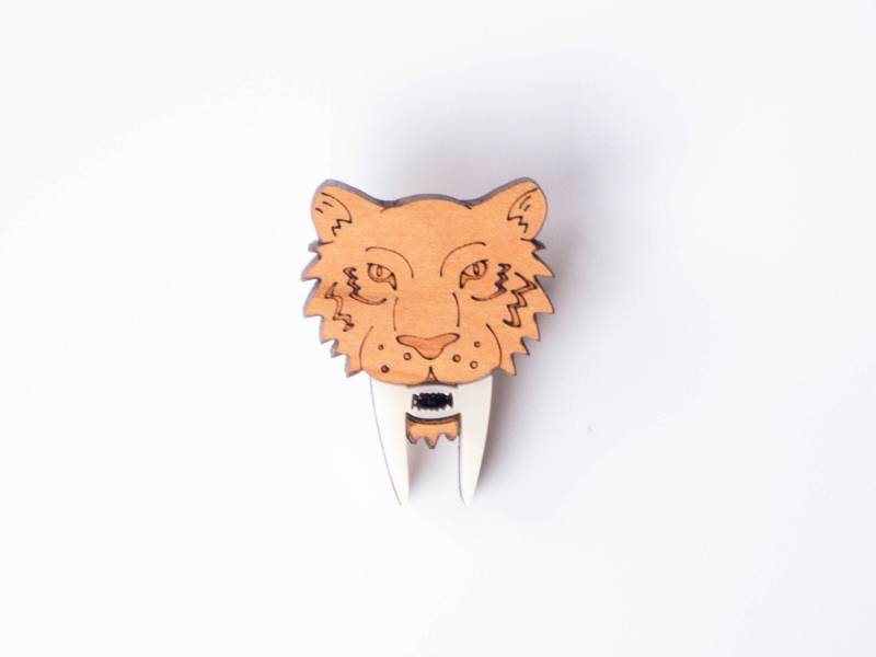 Säbelzahntiger Brosche. Rts Säbelzahntiger Brosche. Rts von designosaurYEAH
