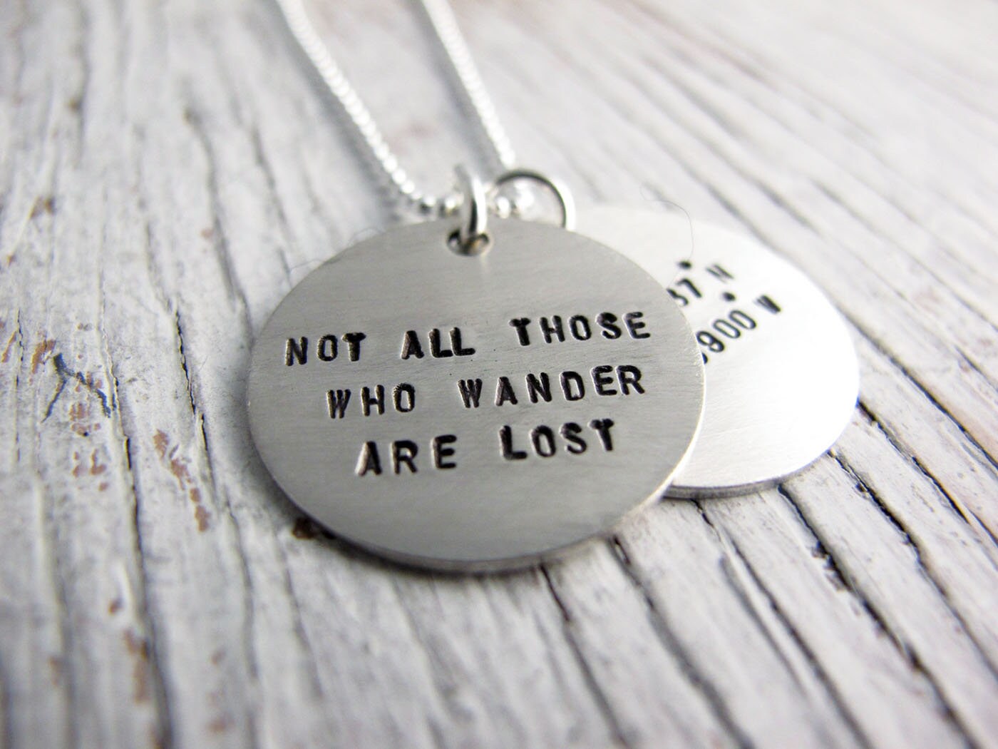 Abschlussgeschenk, Personalisierte Breitengrad Längenkreis Halskette, Nicht Alle, Die Wandern Sind Verloren Schmuck, Inspirierende Reisen von designsbydawnrenee