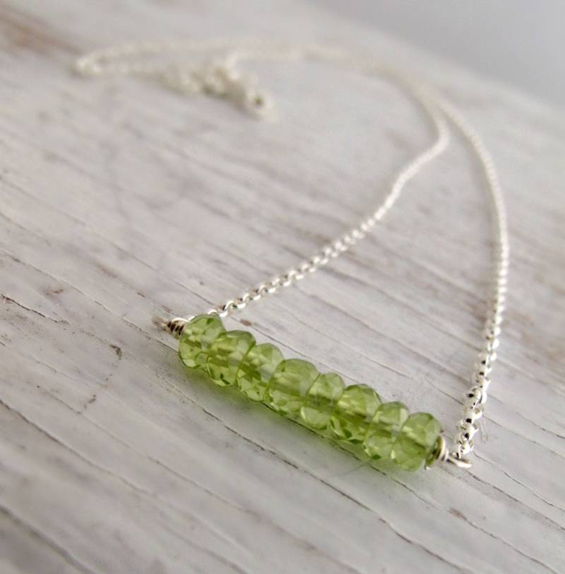 August Birthstone Halskette, Peridot Bar Layering Geburtstag, Sterling Silber von designsbydawnrenee