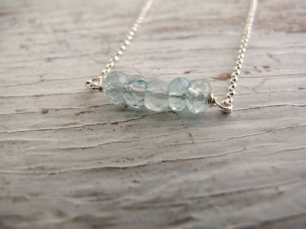 Birthstone Halskette, Aquamarin Bar Layering März Geburtstag, Sterling Silber von designsbydawnrenee