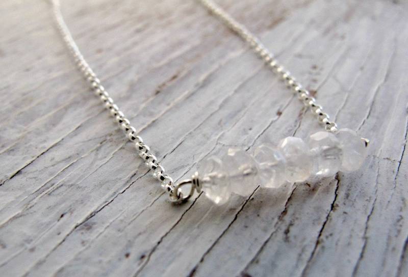 Geburtsstein Halskette, Mondstein Bar April Geburtstag, Juni Sterling Silber, Mutter Halskette von designsbydawnrenee