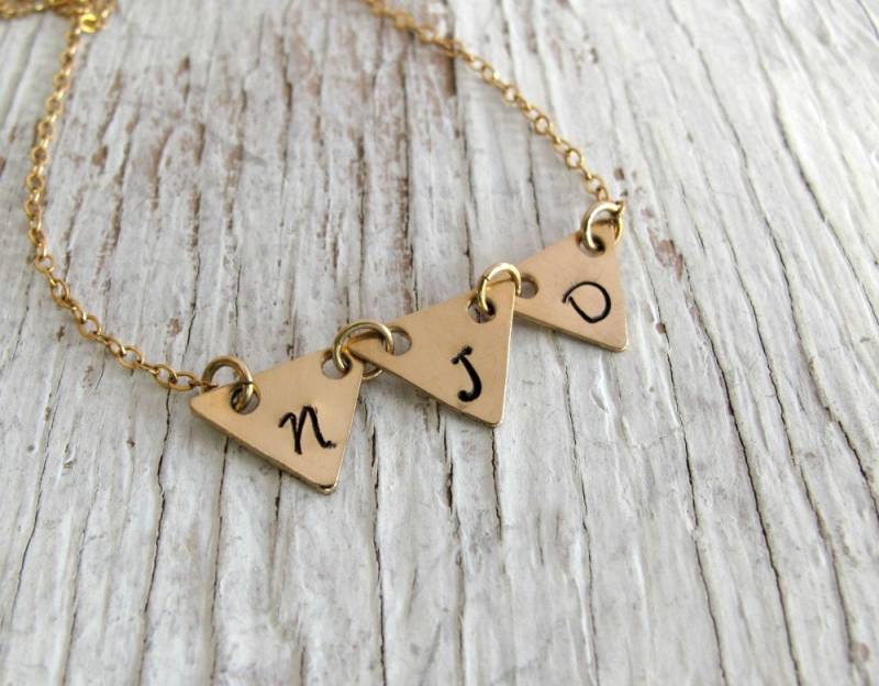 Gold Dreieck Wimpelkette, 3 Dreiecke, Personalisiert, Hand Gestempelt von designsbydawnrenee