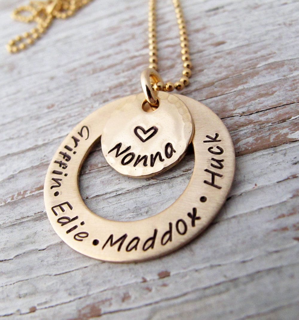 Gold Oma Halskette, Großmutter, Enkel Namen, Hand Gestempelt, Mutter Halskette von designsbydawnrenee