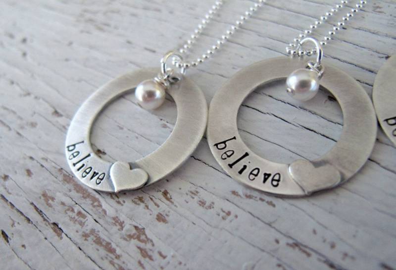 Hand Gestempelt "Believe" Sterling Silber Halskette, Herz, Geburtsstein." von designsbydawnrenee