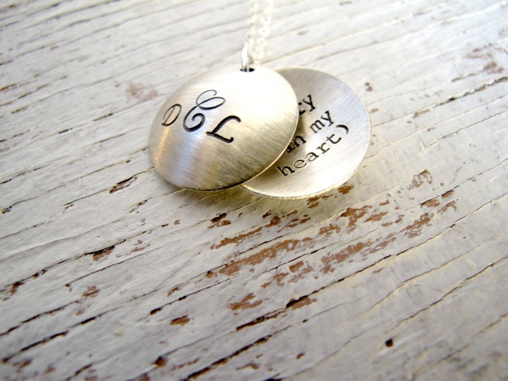 Hand Gestempelt Sterling Silber Medaillon, Personalisierte Monogramm von designsbydawnrenee