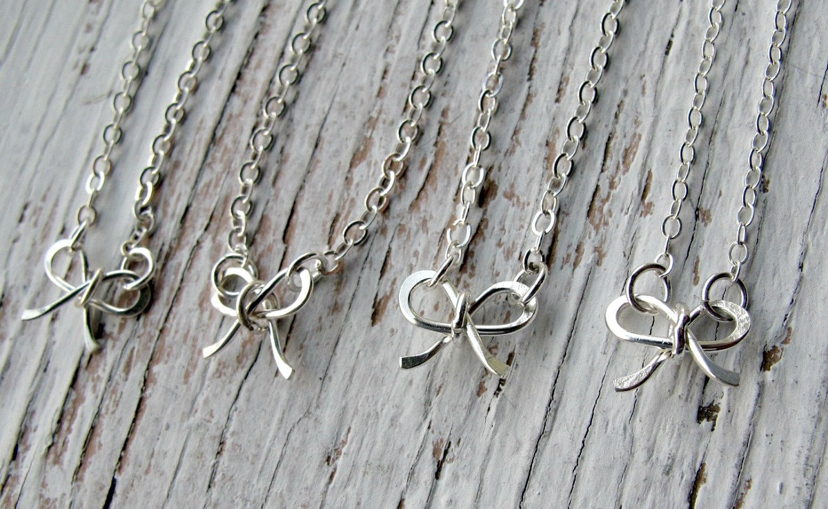 Handgemachte Kleine Sterling Silber Schleife, Minimalist Anhänger von designsbydawnrenee