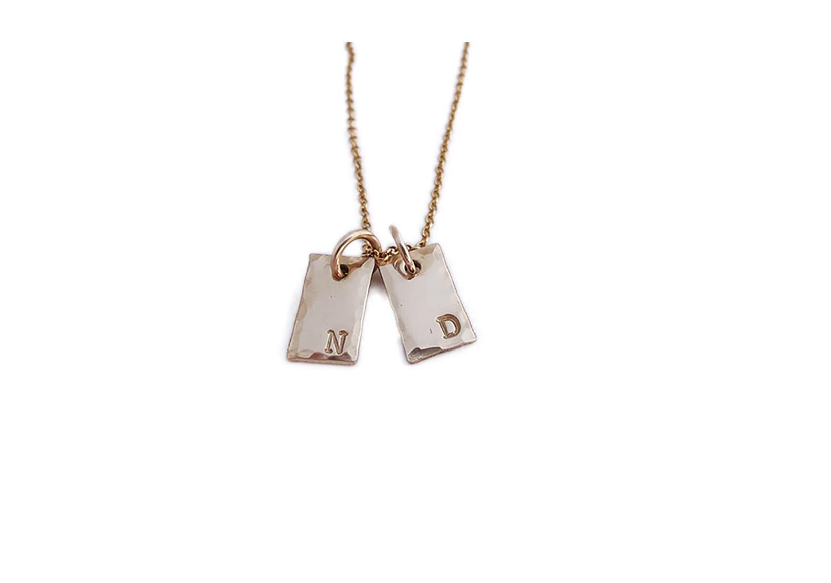 Initialen Halskette, Handgestempelte Winzige Rechtecke, Petite Tags, Gold Filled, Des Kindes, Personalisierter Schmuck von designsbydawnrenee