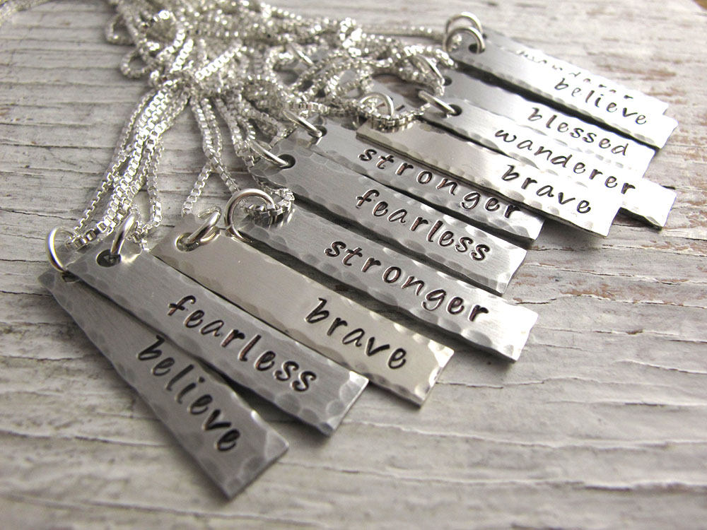 Inspiration Halskette, Handstamped Schmuck, Gesegnet, Stärker, Atmen, Mutig, Wanderer, Geschenk Für Abschluss, Reisen, Glauben, Furchtlos von designsbydawnrenee