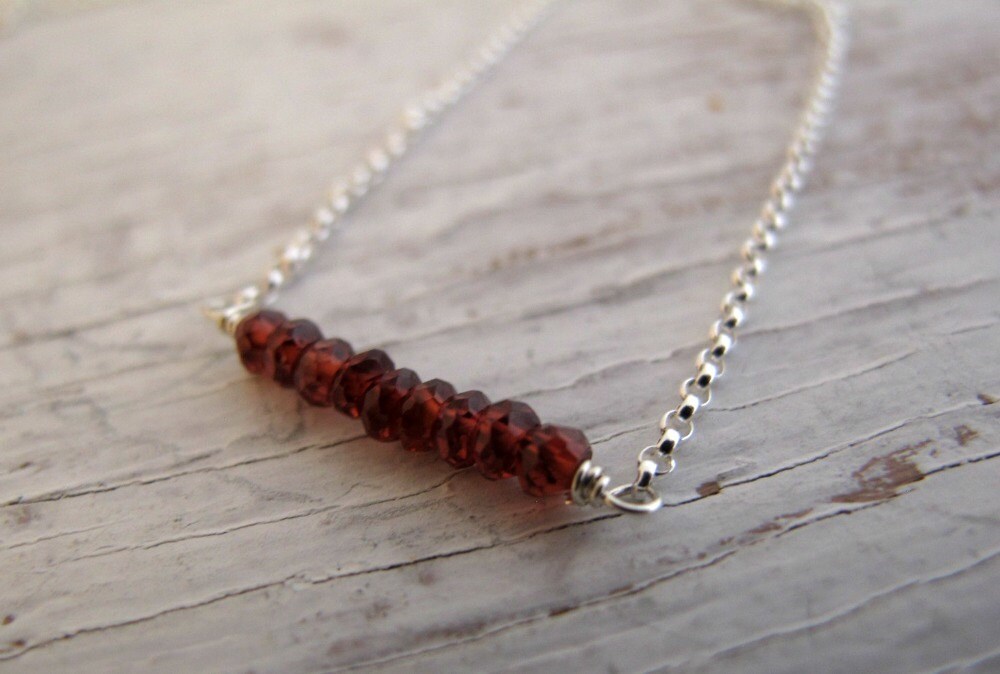 Januar Birthstone Halskette, Granat Bar Layering Geburtstagsgeschenk, Sterling Silber von designsbydawnrenee
